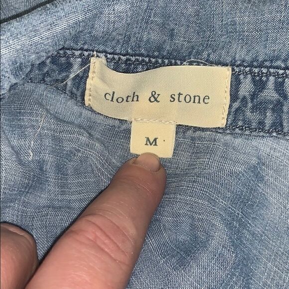 Cloth & Stone chambray button up top - Picture 2 of 8